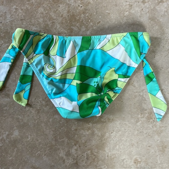 Funky Retro Bikini - Picture 3 of 5